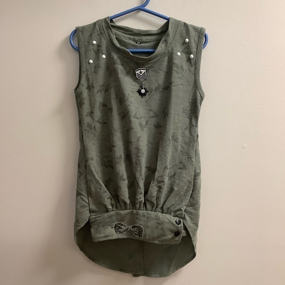 CUTE Sleeveless Top. Size XS